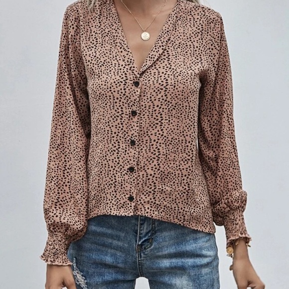 Beautiful woman button up blouse apricot color - Picture 3 of 8